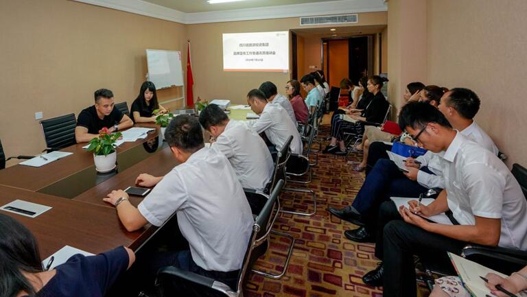 高舉旗幟引領導向圍繞中心服務大局