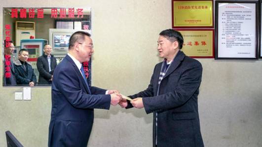 冬意未消 情暖尊龍凱時(shí)