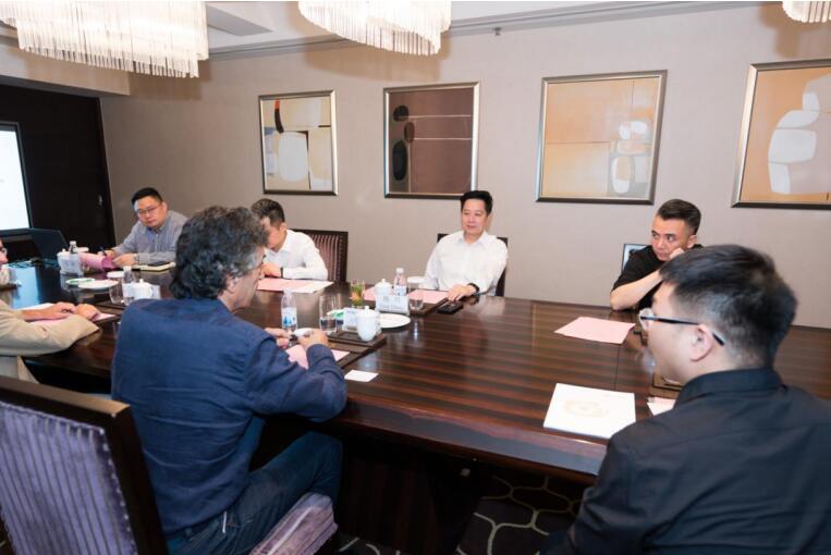 集團黨委副書記、副董事長、總經理楊川會見維尼奧拉藝術研究中心創始人皮耶羅·洛卡瑟卡教授一行