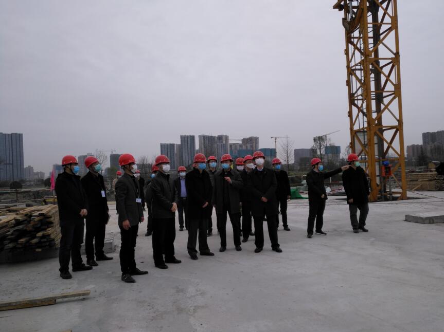 尊龍凱時集團黨委書記、董事長任丁率隊 赴金牛賓館檢查工程復工工作