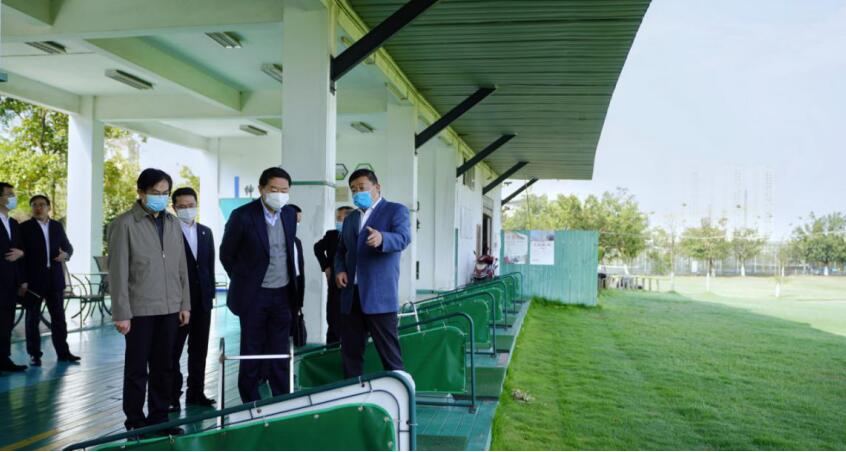 尊龍凱時集團黨委書記、董事長任丁率隊考察四川旅游學院