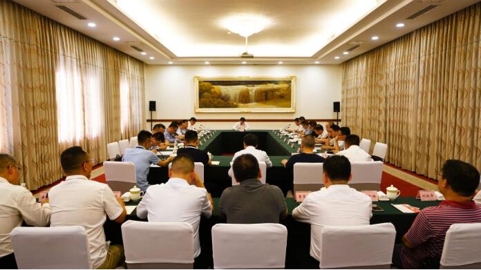 尊龍凱時集團(tuán)班子實(shí)地督導(dǎo)金牛賓館改（擴(kuò)）建工程