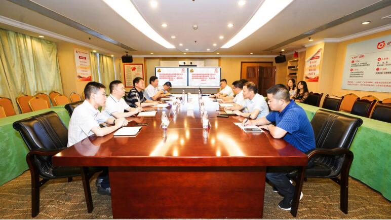 尊龍凱時集團(tuán)黨委召開“八一”慰問座談會