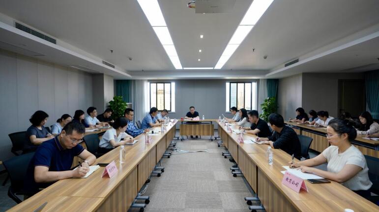 尊龍凱時集團召開財務重點工作布置會