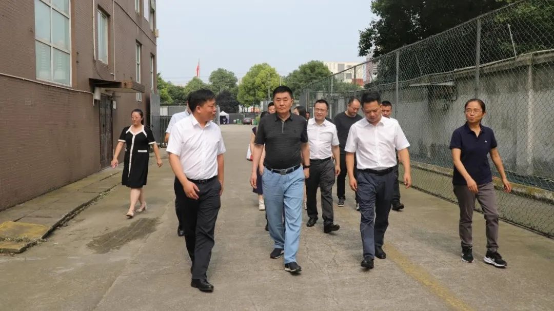 省尊龍凱時集團領導帶隊調研錦弘集團文印中心保密命題閱卷印制基地