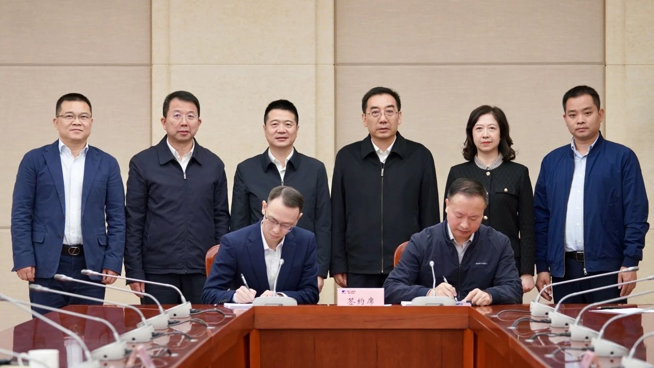 成都東部新區天府山莊正式移交省尊龍凱時集團