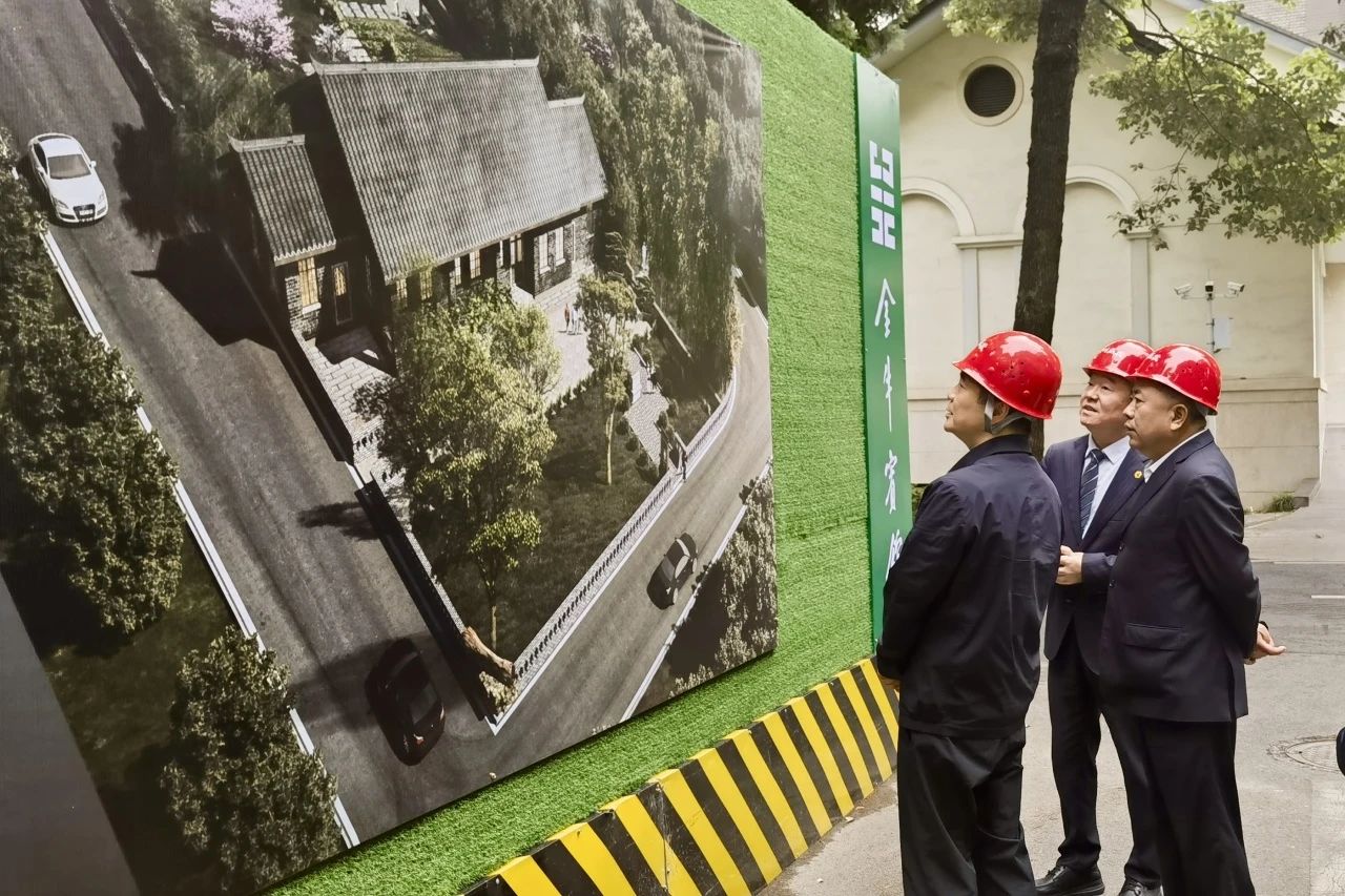 省尊龍凱時集團黨委書記、董事長游勇到金牛賓館調研張大千舊居保護修繕及環境整治工作