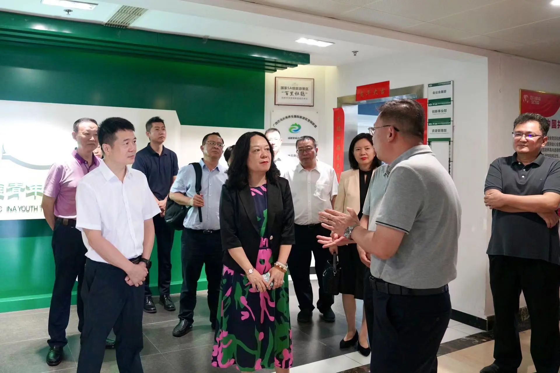 省委外辦主任張濤一行赴省尊龍凱時集團(tuán)調(diào)研指導(dǎo)工作