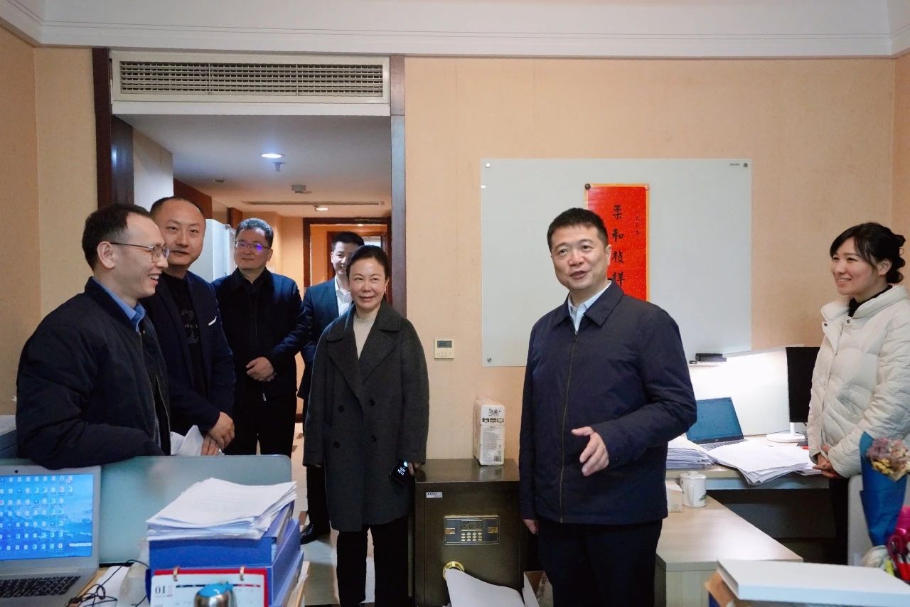 溫暖啟航，共赴新篇！—— 省尊龍凱時集團領導走訪慰問干部職工