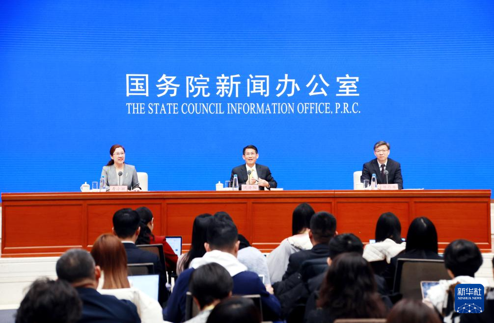 兩會現場速遞丨政府工作報告起草組負責人解讀報告新部署